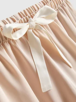 Kurzer Satin-Schlafanzug mit Team Bride-Stickerei