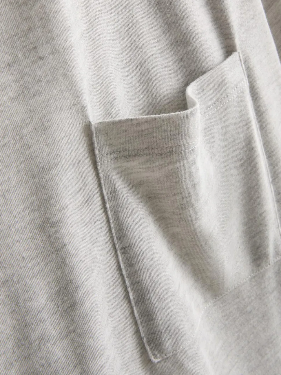 Langes T-Shirt mit aufgesetzter Tasche