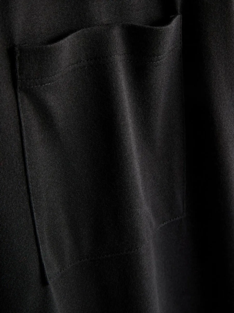 Langes T-Shirt mit aufgesetzter Tasche