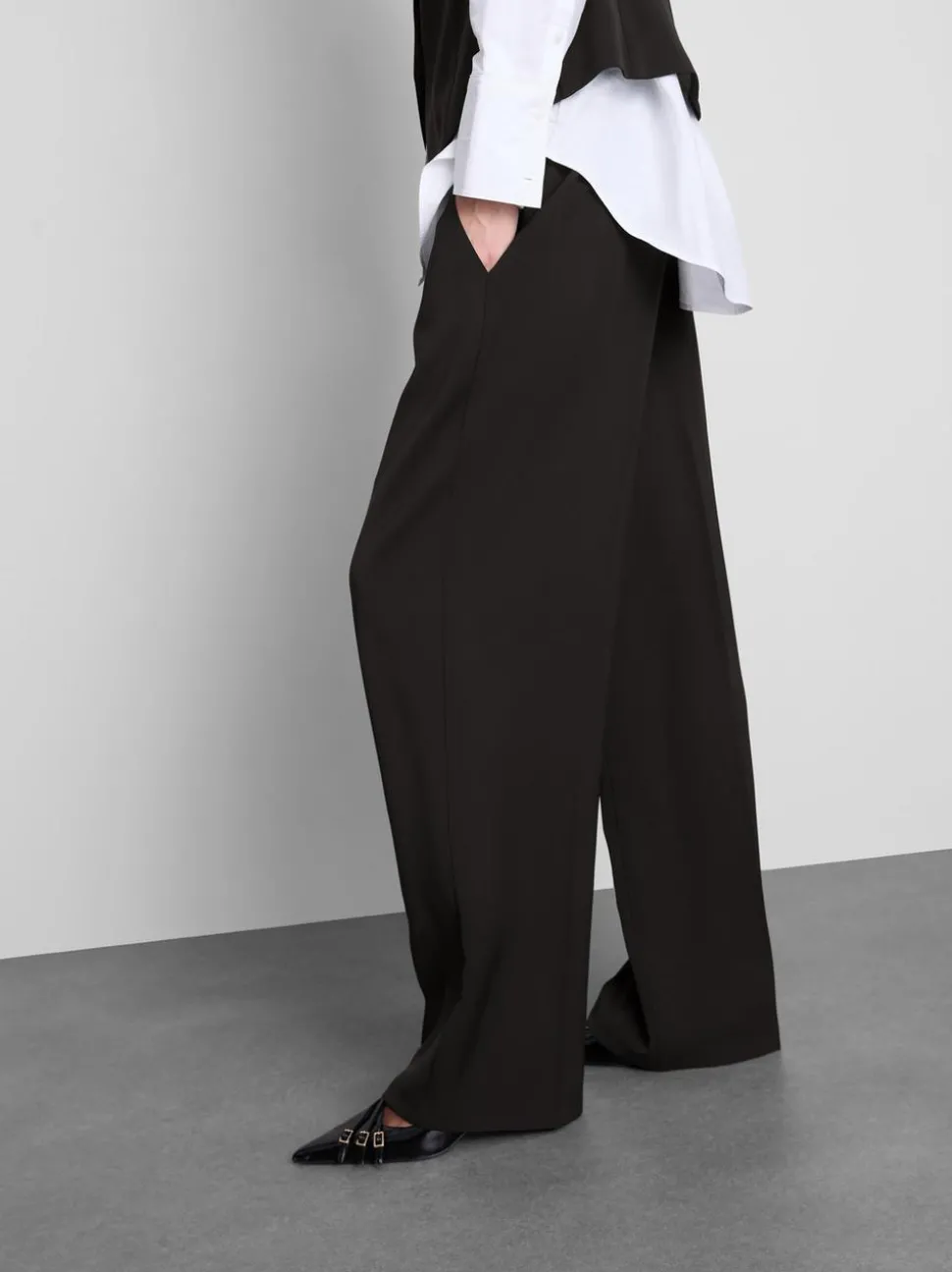 „Lila“ Hose mit geradem Bein