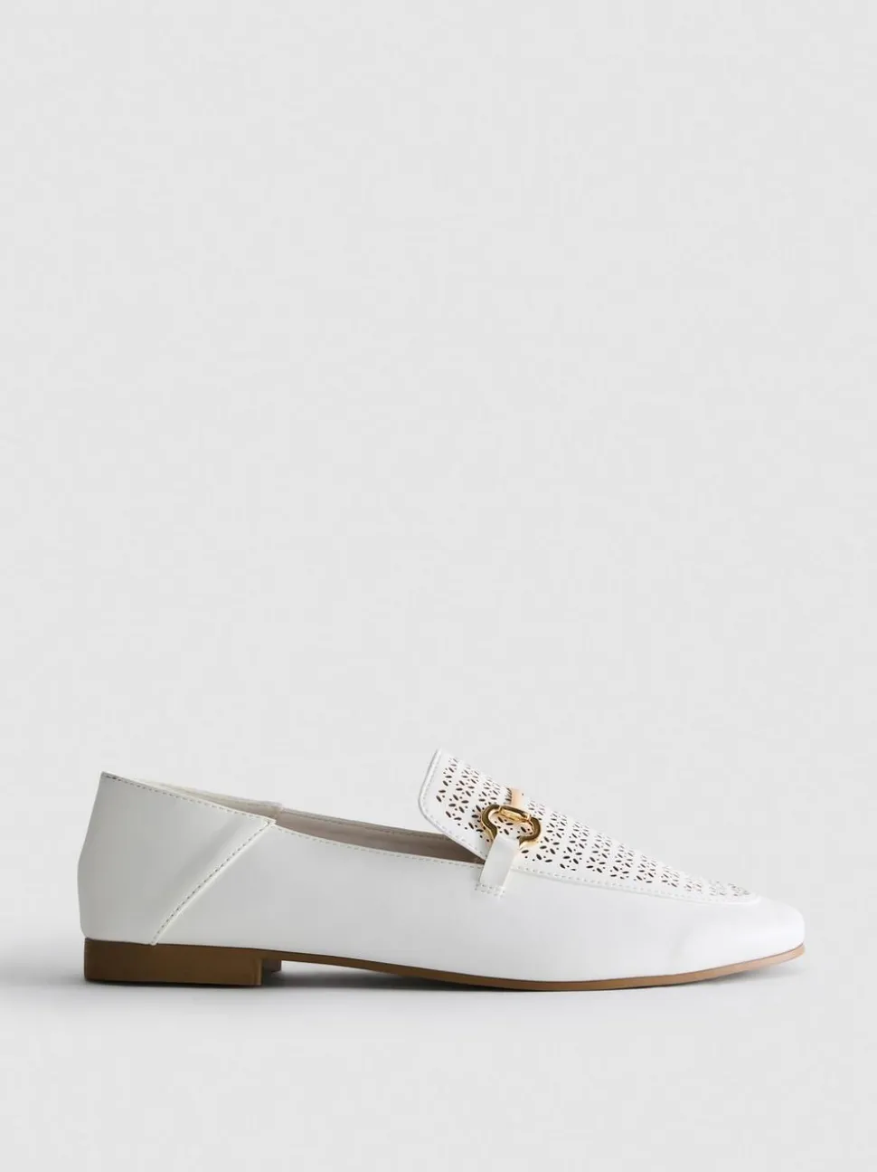 Loafer aus Kunstleder mit lasergeschnittener Trense