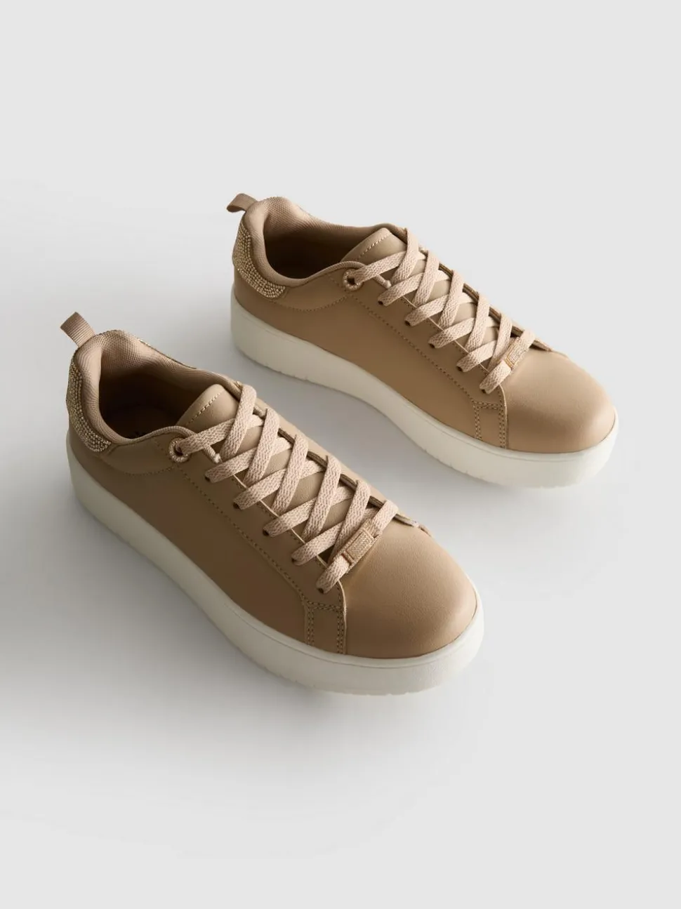 Low-Top-Sneaker mit Strasssteinen