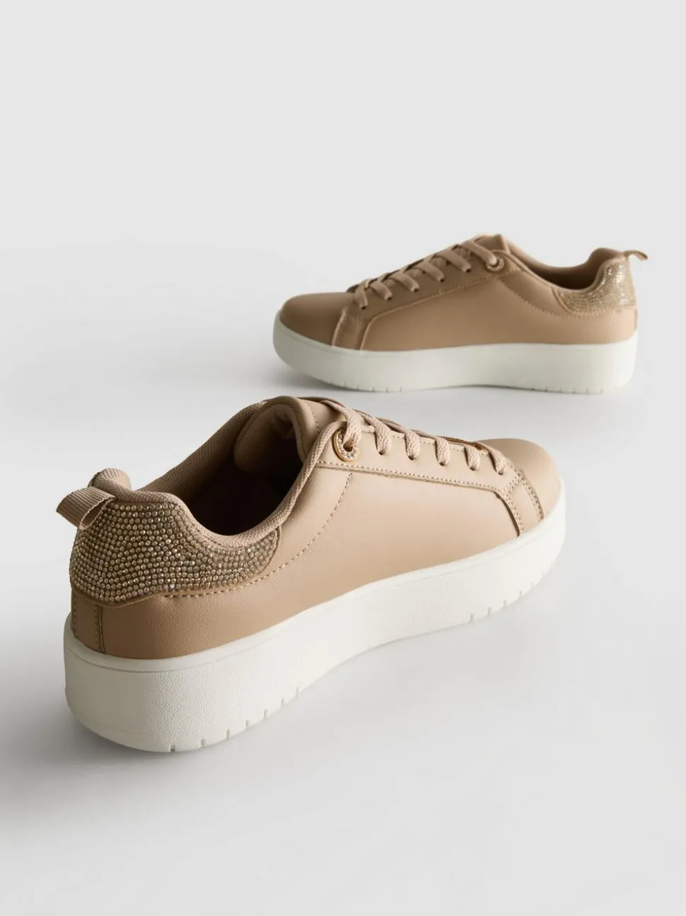 Low-Top-Sneaker mit Strasssteinen