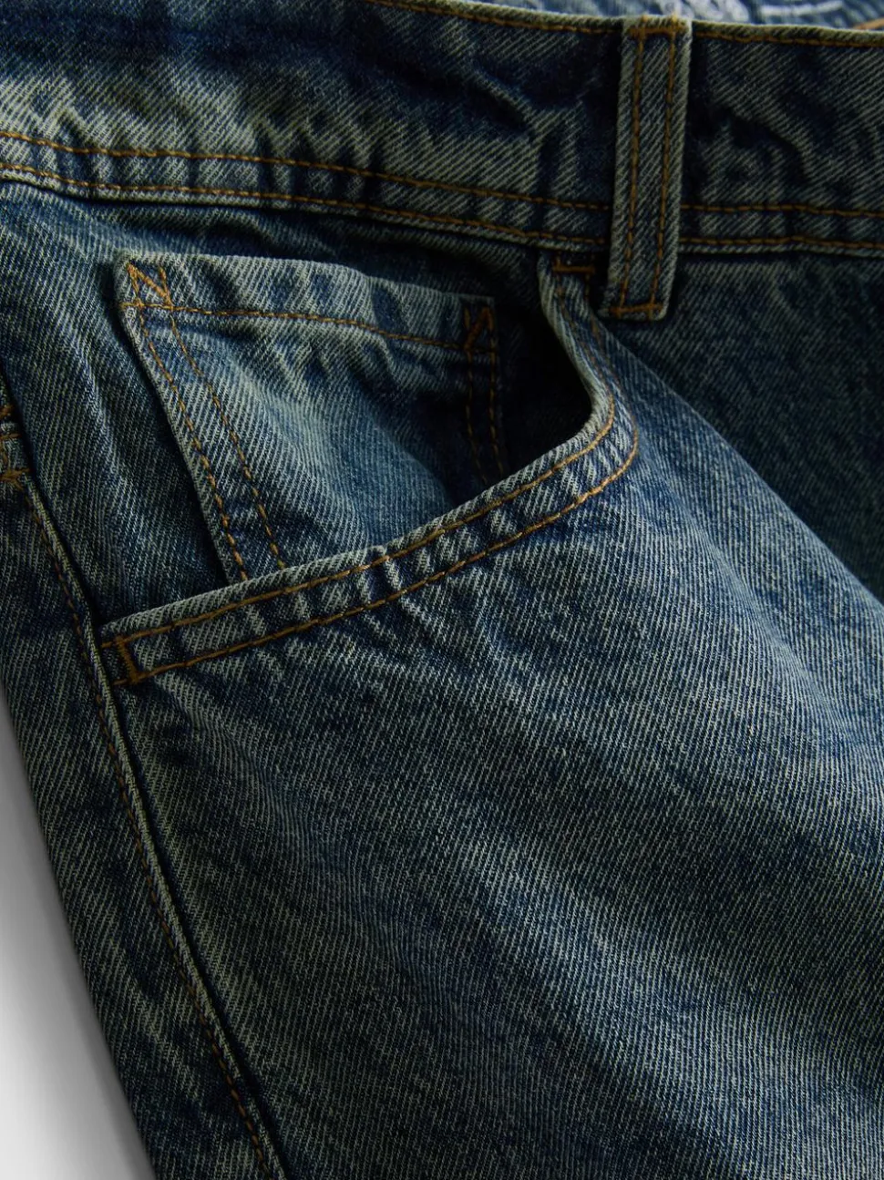Lässige Jeans mit geradem Bein und mittlerer Leibhöhe