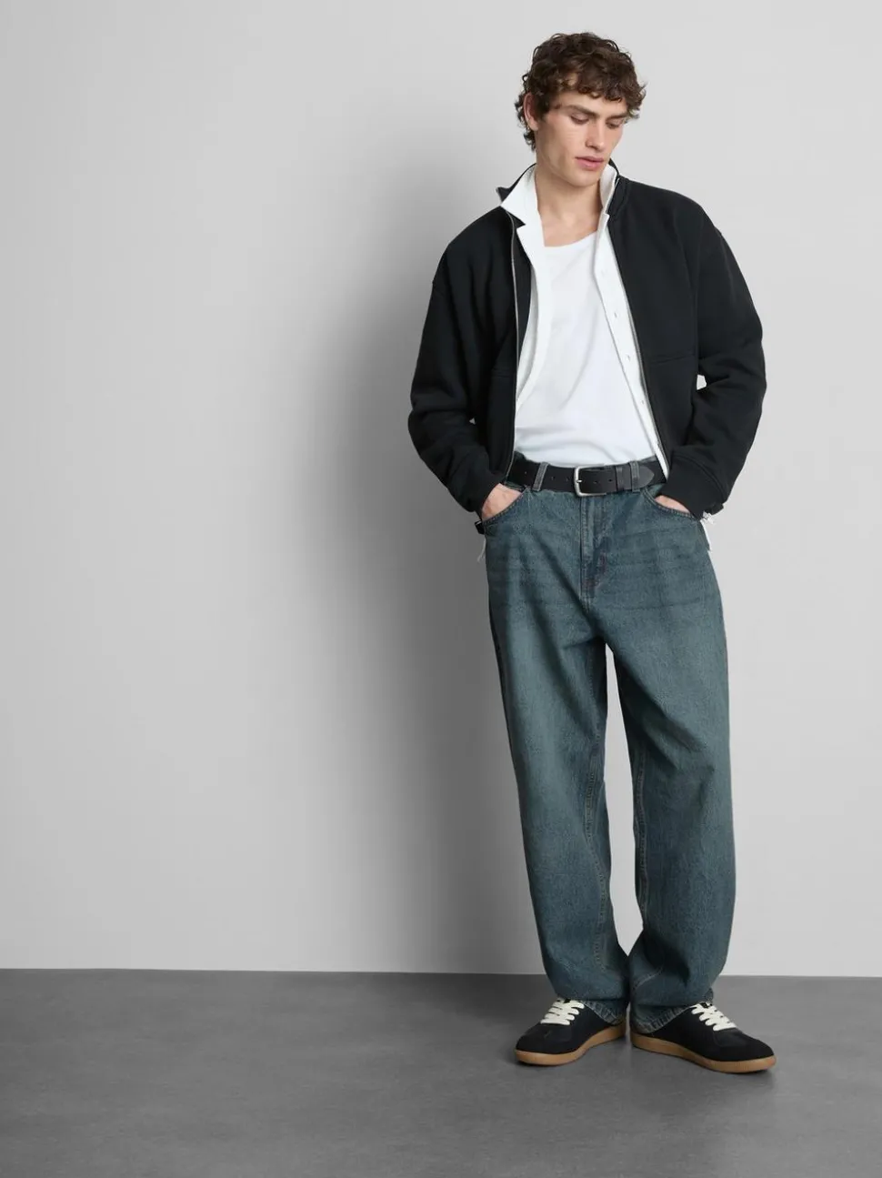 Lässige Jeans mit geradem Bein und mittlerer Leibhöhe