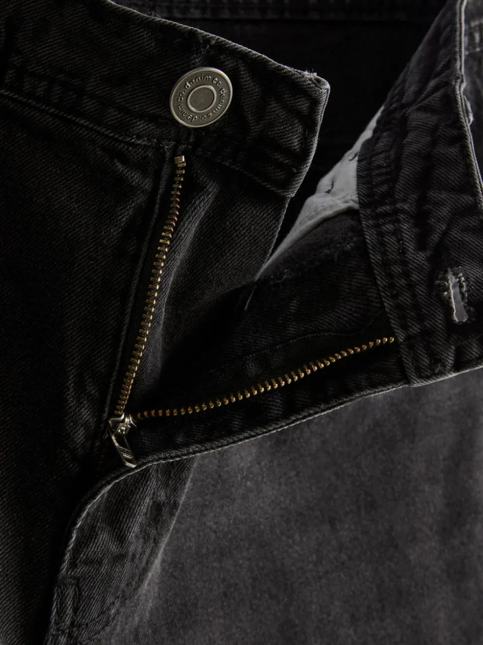 Lässige Jeans mit geradem Bein und mittlerer Leibhöhe