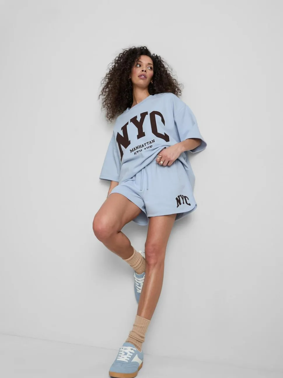 Lässige „NYC“ Shorts mit hohem Baumwollanteil