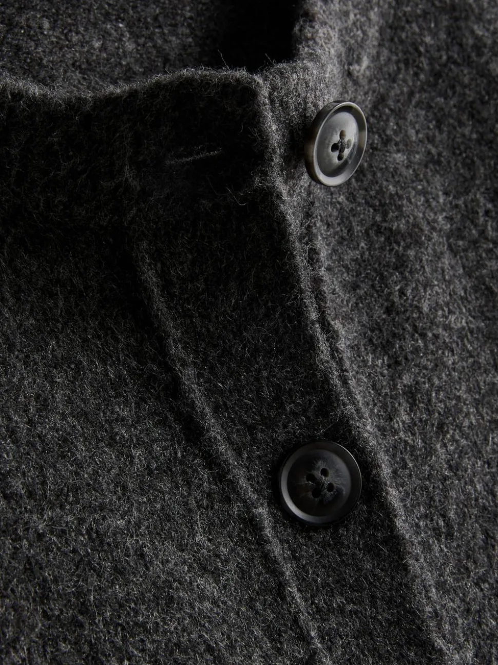 Lässiger, gestrickter Cardigan mit Rundhalsausschnitt
