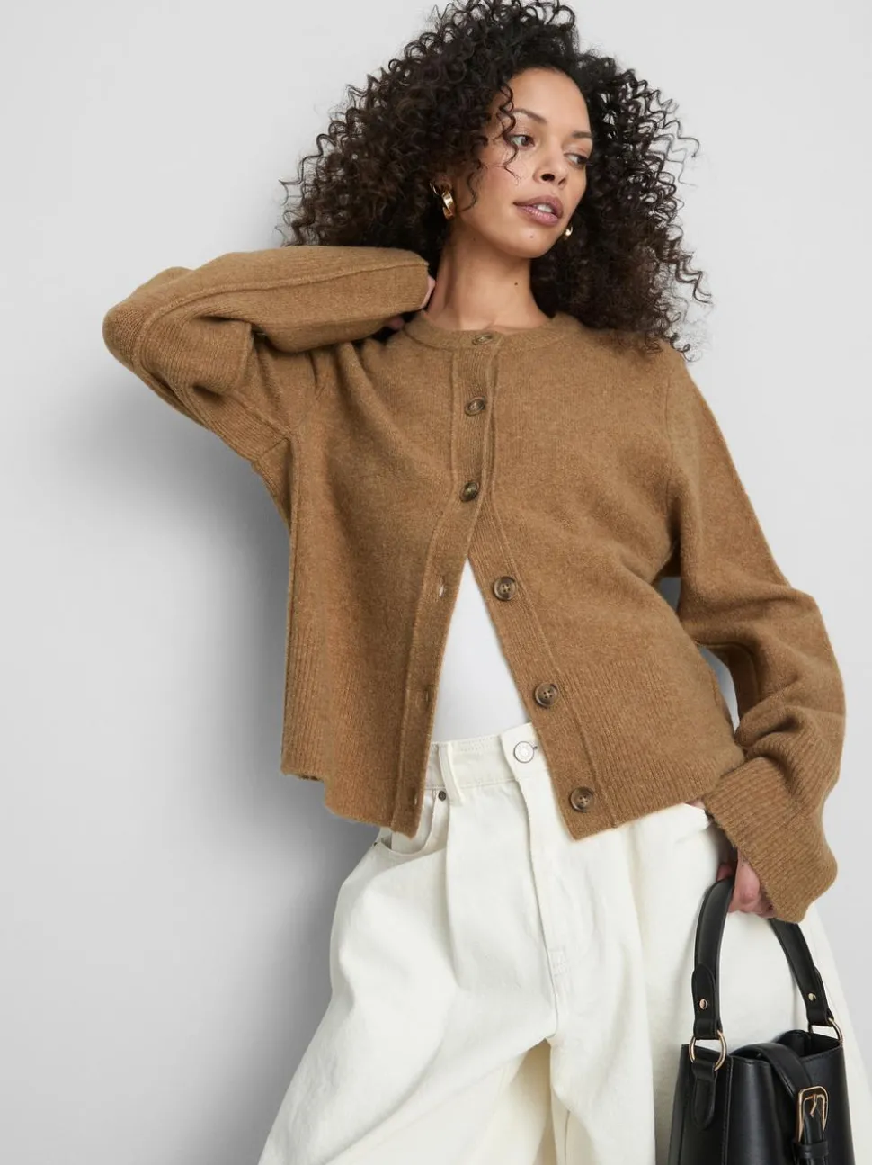 Lässiger, gestrickter Cardigan mit Rundhalsausschnitt
