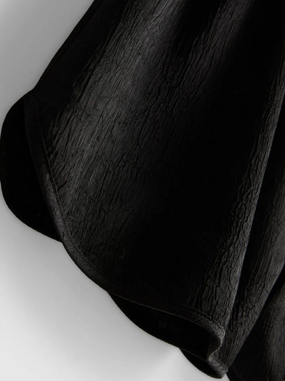 Lässige Satin-Laufshorts
