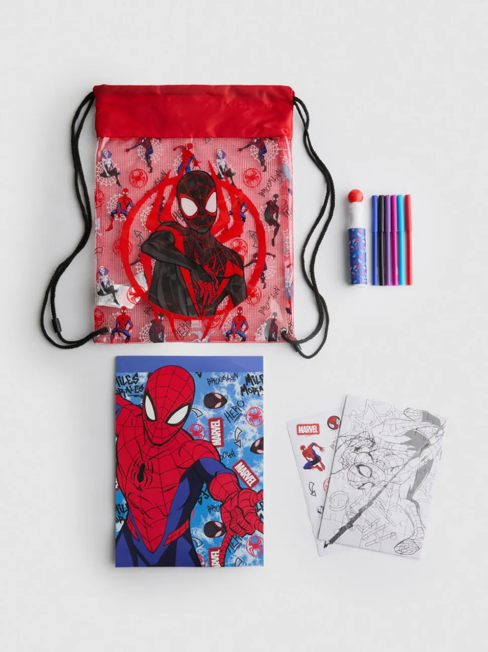 „MARVEL Spider-Man“ Schreibwarenset im Turnbeutel mit Kordelzug