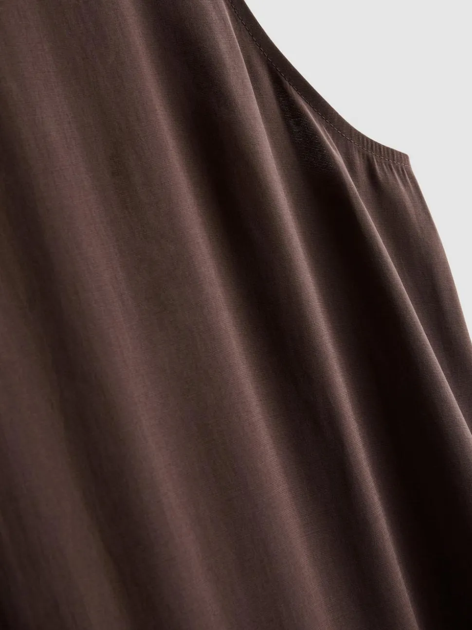 Midikleid in Säulenform