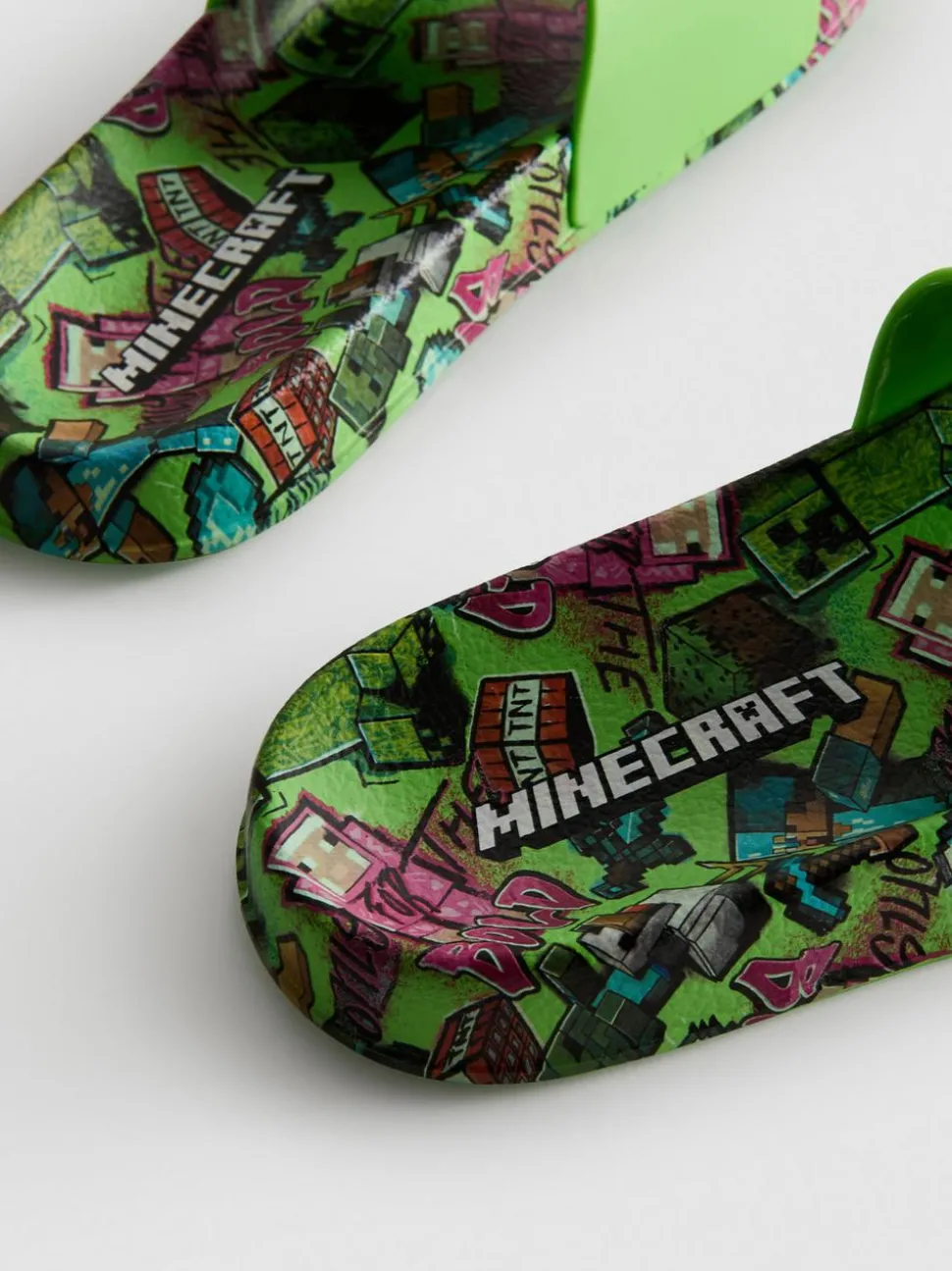 „Minecraft“ Badesandalen