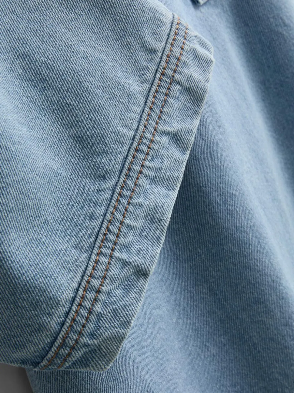Mini-Etuikleid aus Baumwoll-Denim mit Kragen