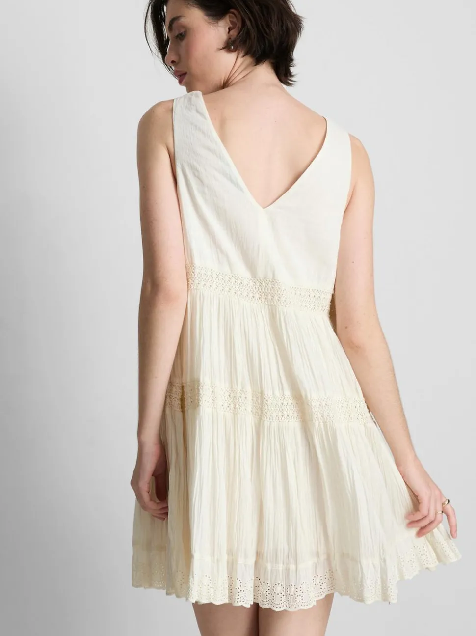 Minikleid mit V-Ausschnitt in Knitteroptik