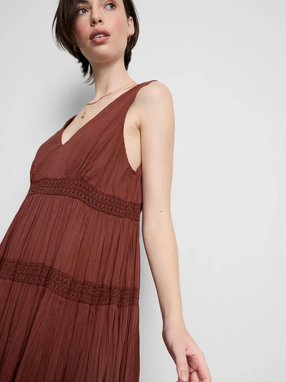 Minikleid mit V-Ausschnitt in Knitteroptik