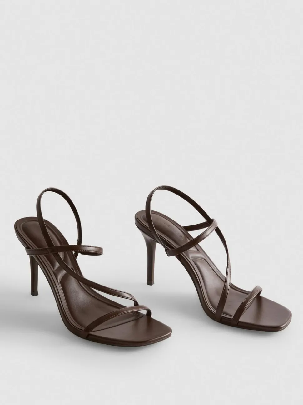 Minimalistische Sandalen mit Absatz