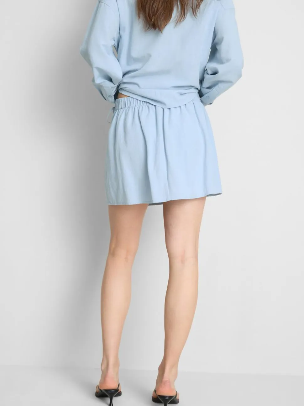 Mini-Skort aus Leinengemisch seitlich zum Binden