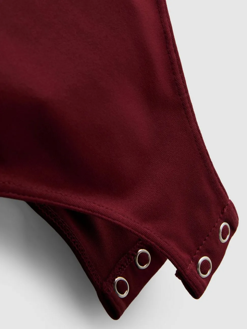 Neckholder-Body mit tiefem Dekolleté