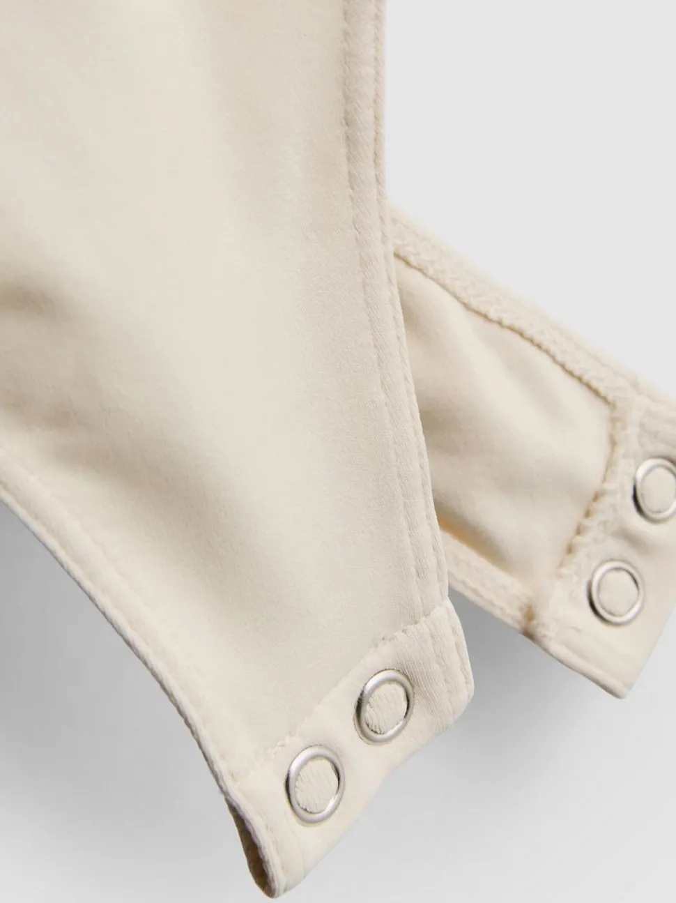 Neckholder-Body mit tiefem Dekolleté
