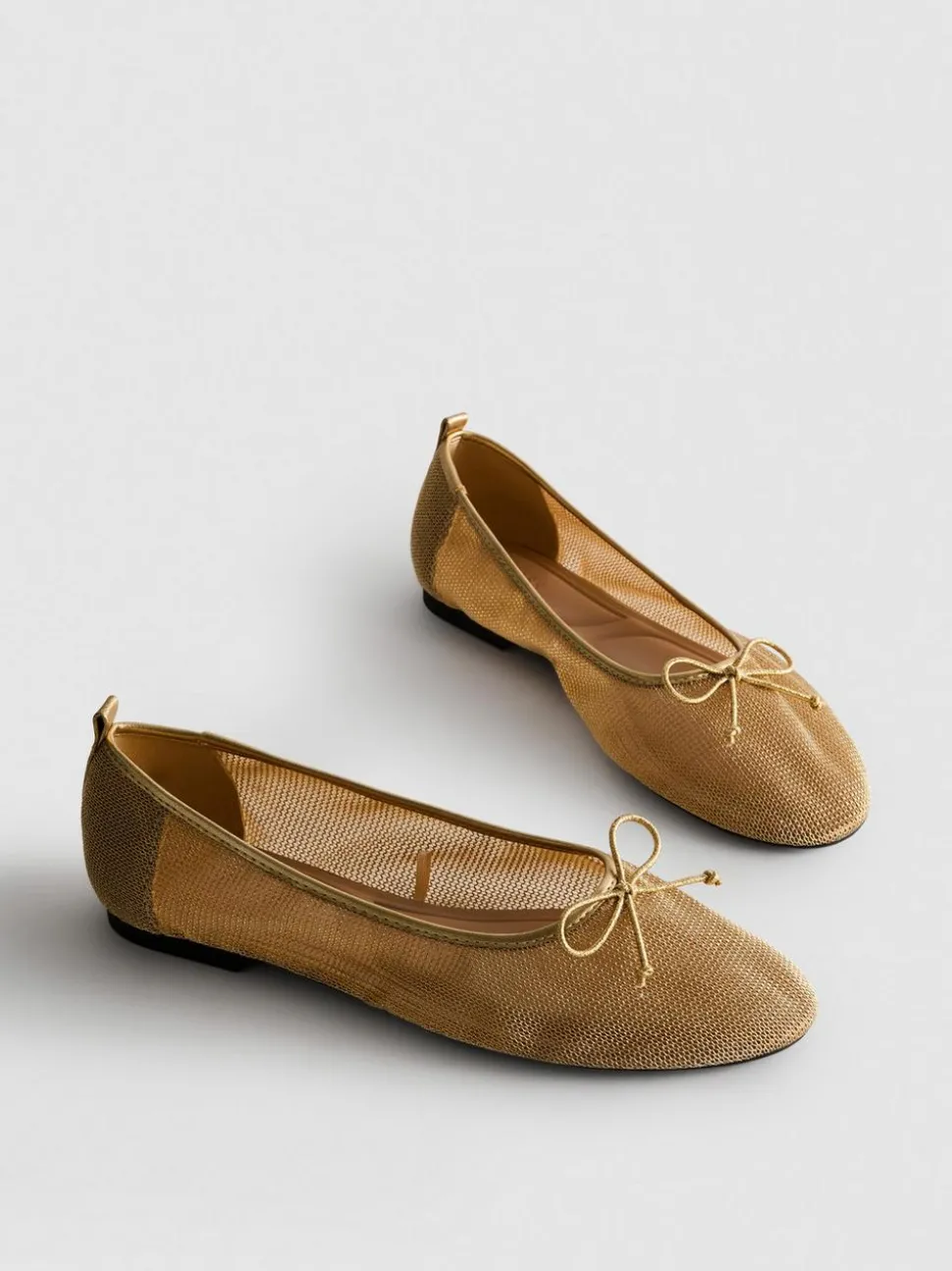 Netzstoff-Ballerinas in Metallic-Optik