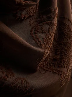 Netzstoff-Top mit Paisleymuster und Neckholder