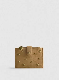 Nietenbesetzte Brieftasche mit Kartenfächern