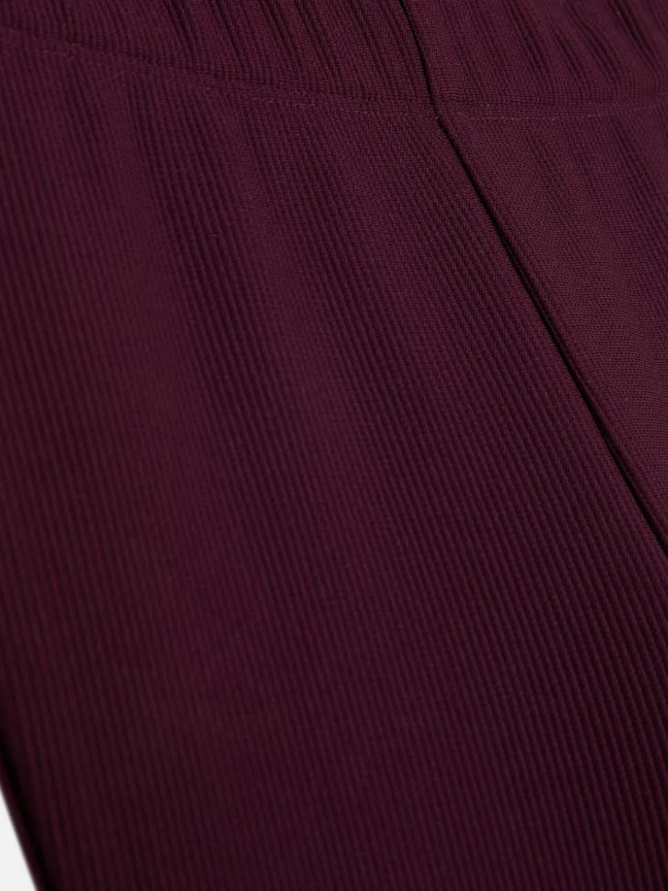 Ottoman-Leggings mit ausgestelltem Bein