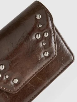 Portemonnaie mit Überschlag und Nieten