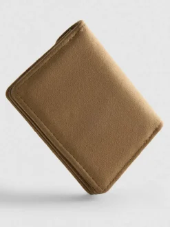 Portemonnaie mit Überschlag und Nieten