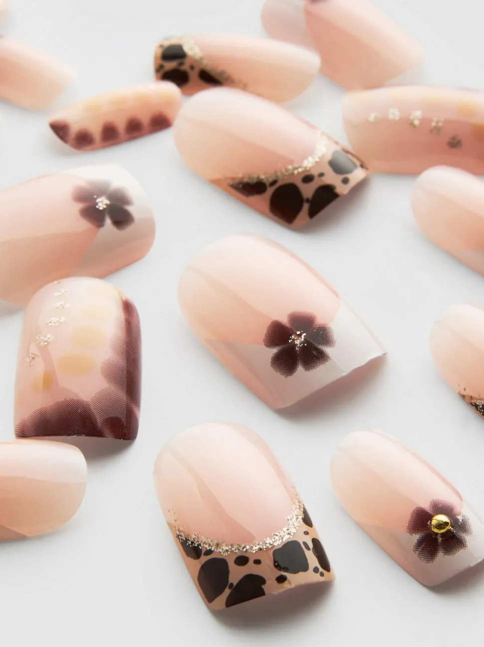 PS... Eckige, glänzende Kunstnägel mit Blumendesign