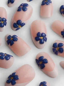 PS… Spitze Kunstnägel mit Blumen und French-Tips