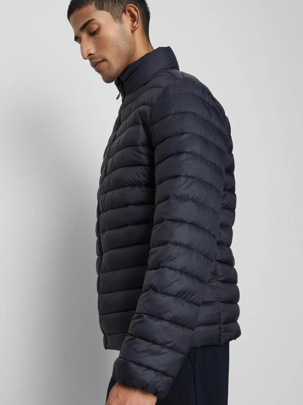 Pufferjacke mit Trichterkragen