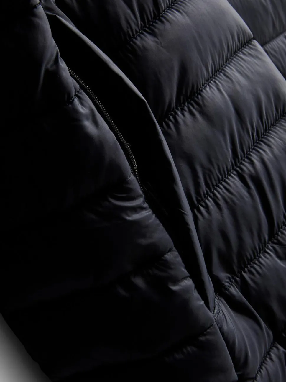 Pufferjacke mit Trichterkragen