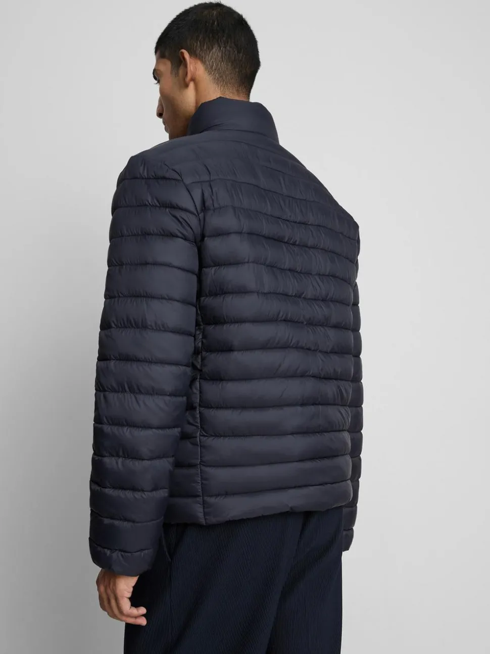 Pufferjacke mit Trichterkragen
