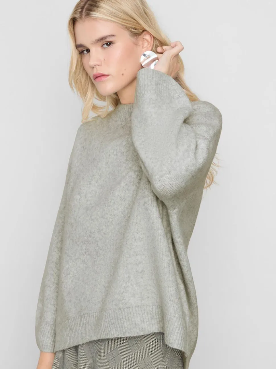 Pullover aus Wollgemisch mit Rundhalsausschnitt im Oversized-Look