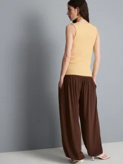 Racerback-Tanktop mit U-Ausschnitt