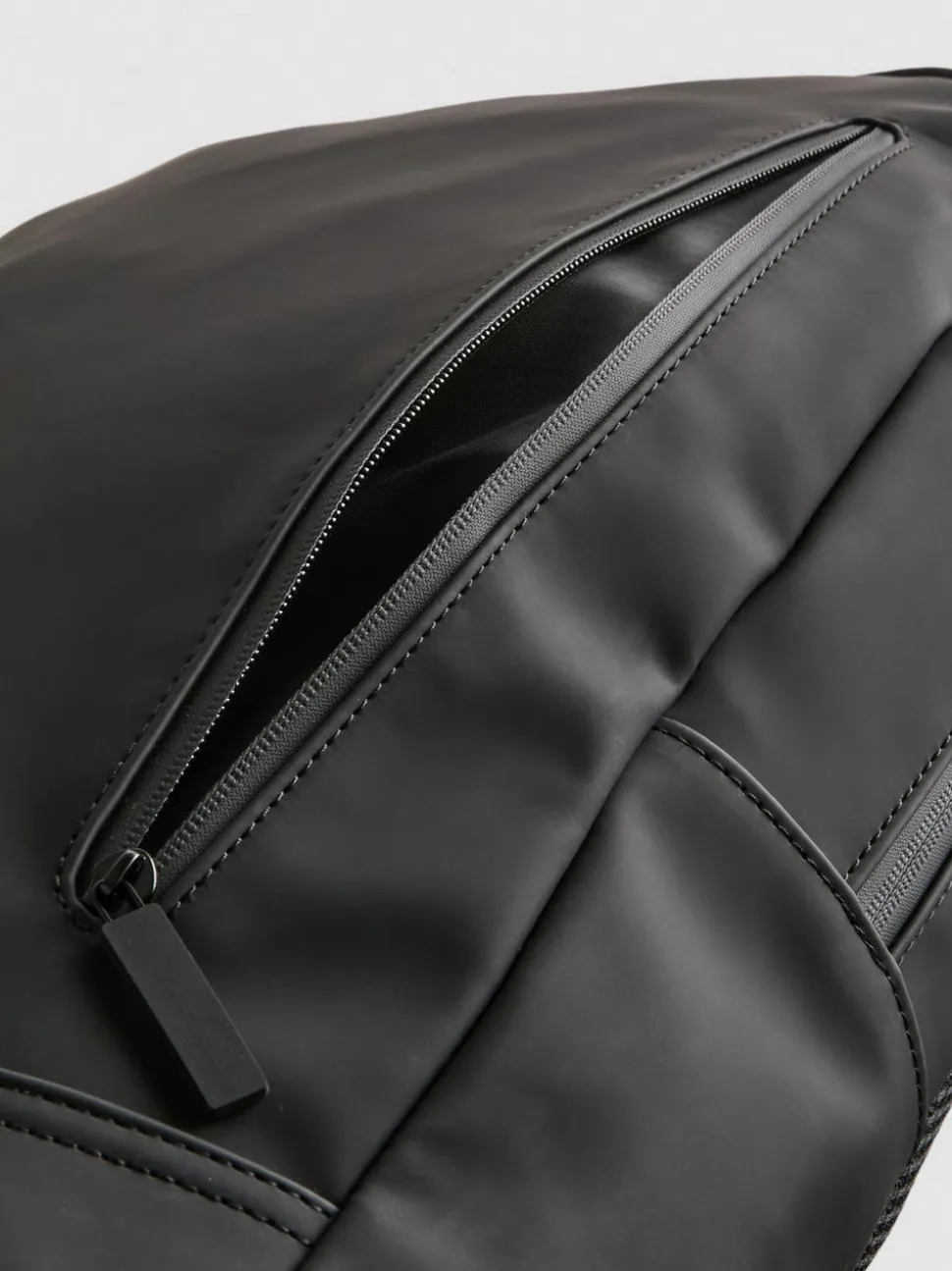 Rucksack mit Reißverschlussfach