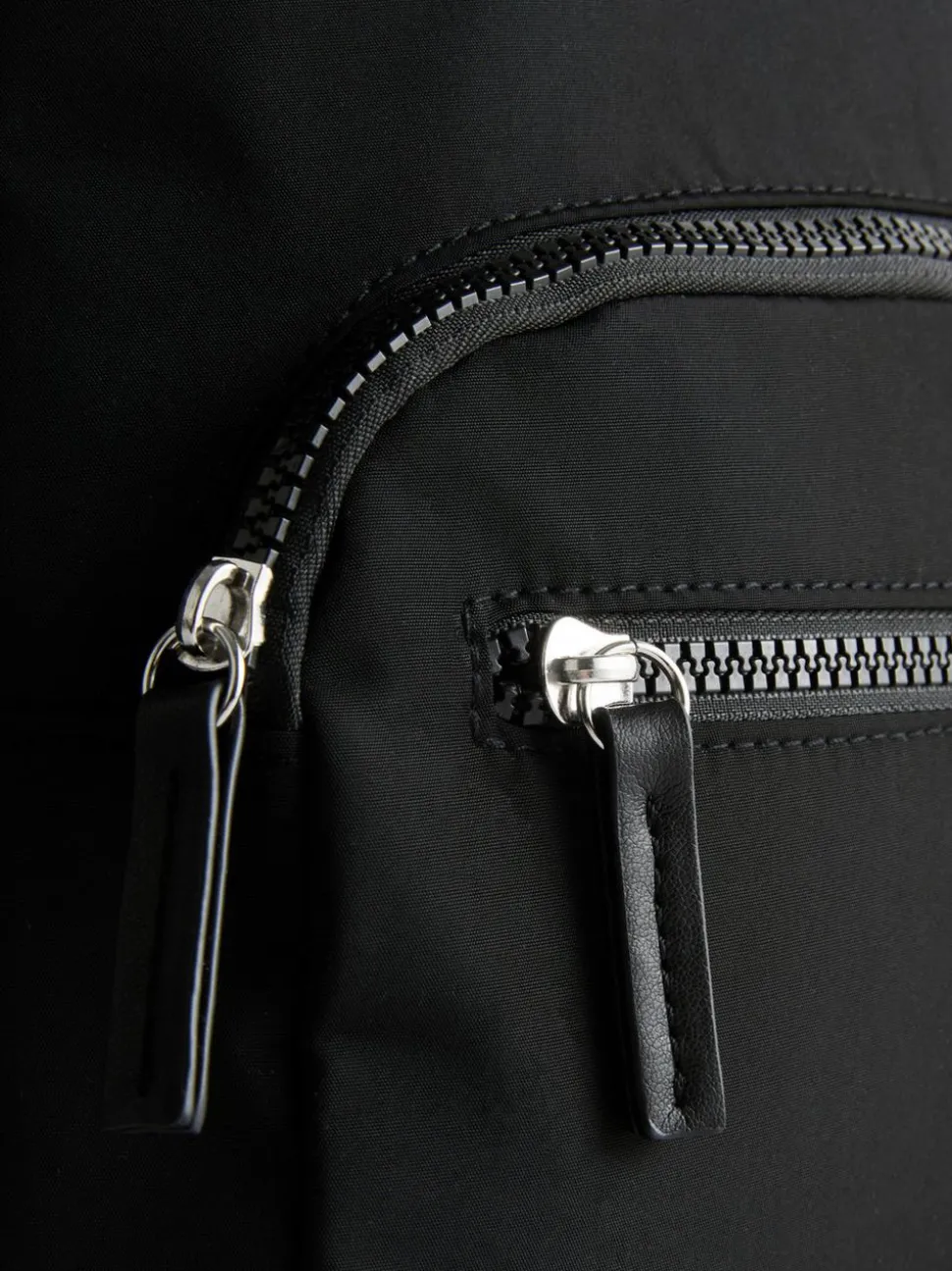 Rucksack mit Reißverschlussfach