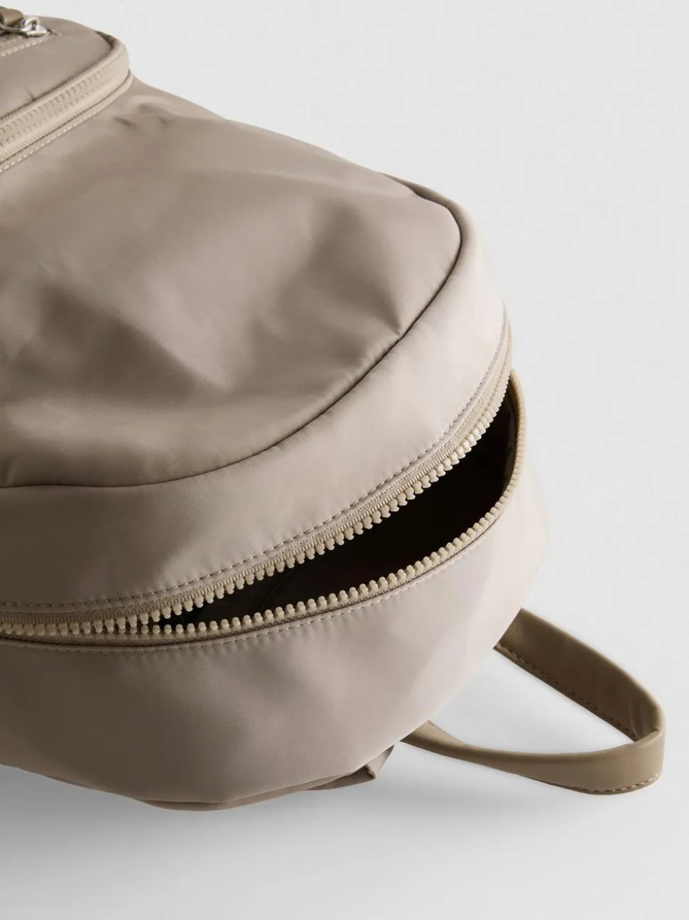 Rucksack mit Reißverschlussfach