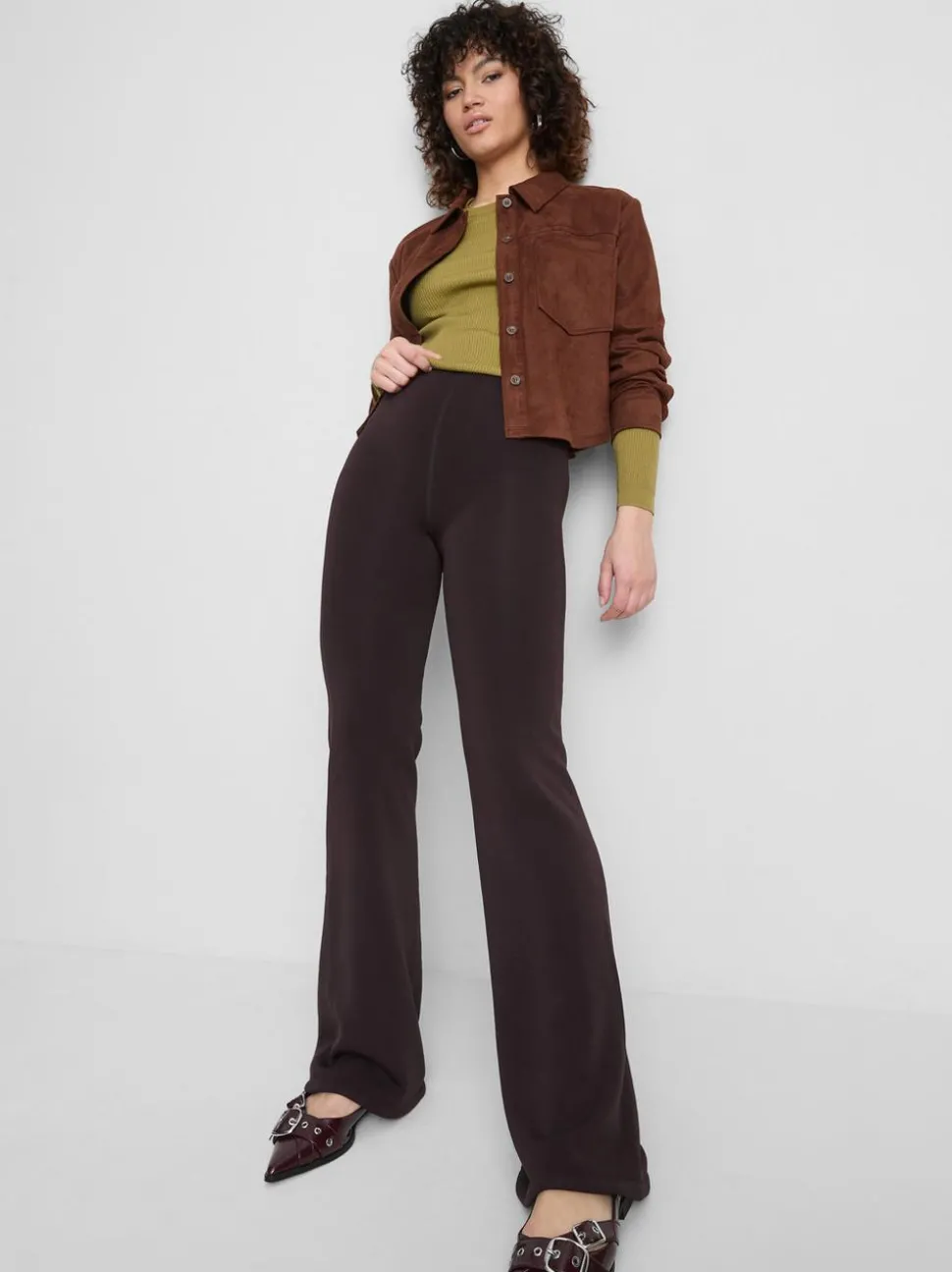 Samt-Leggings mit ausgestelltem Bein