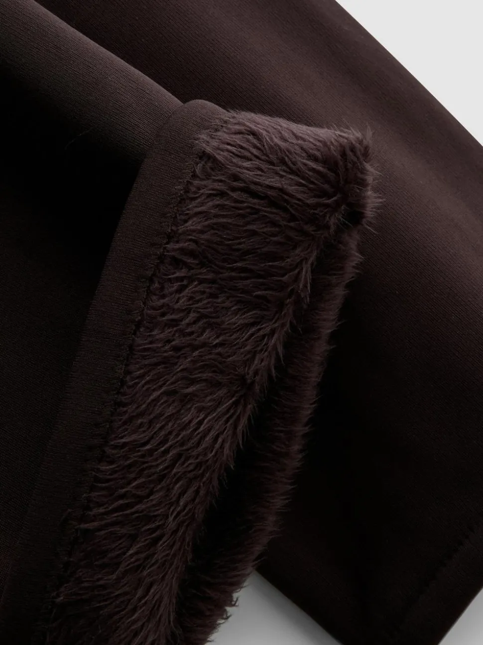 Samt-Leggings mit ausgestelltem Bein