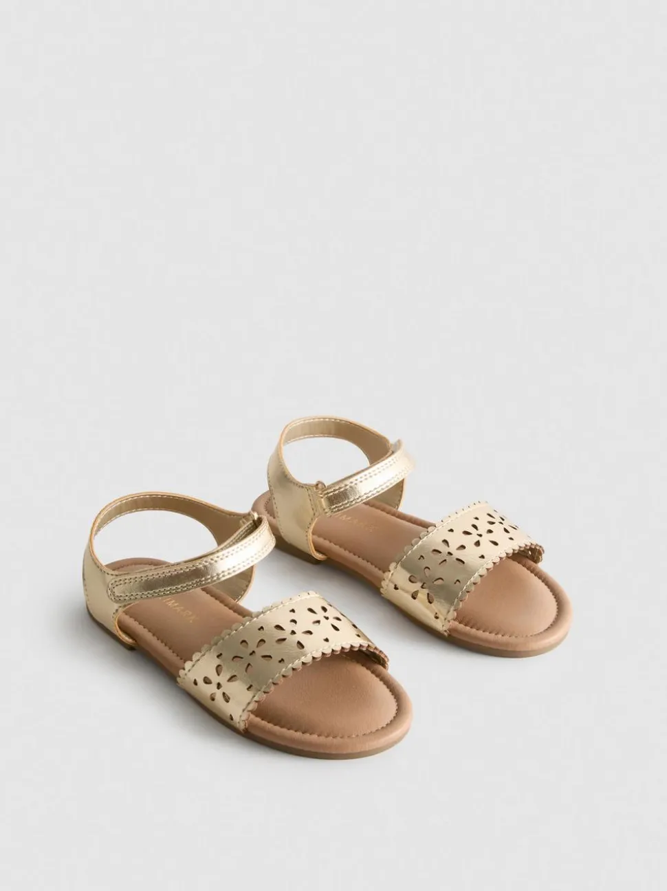 Sandalen in Metallic-Optik mit Laser-Cuts