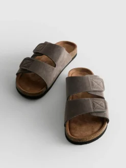 Sandalen mit dicker Sohle und zwei Riemchen