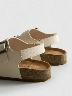 Sandalen mit doppelten Schnallenriemen