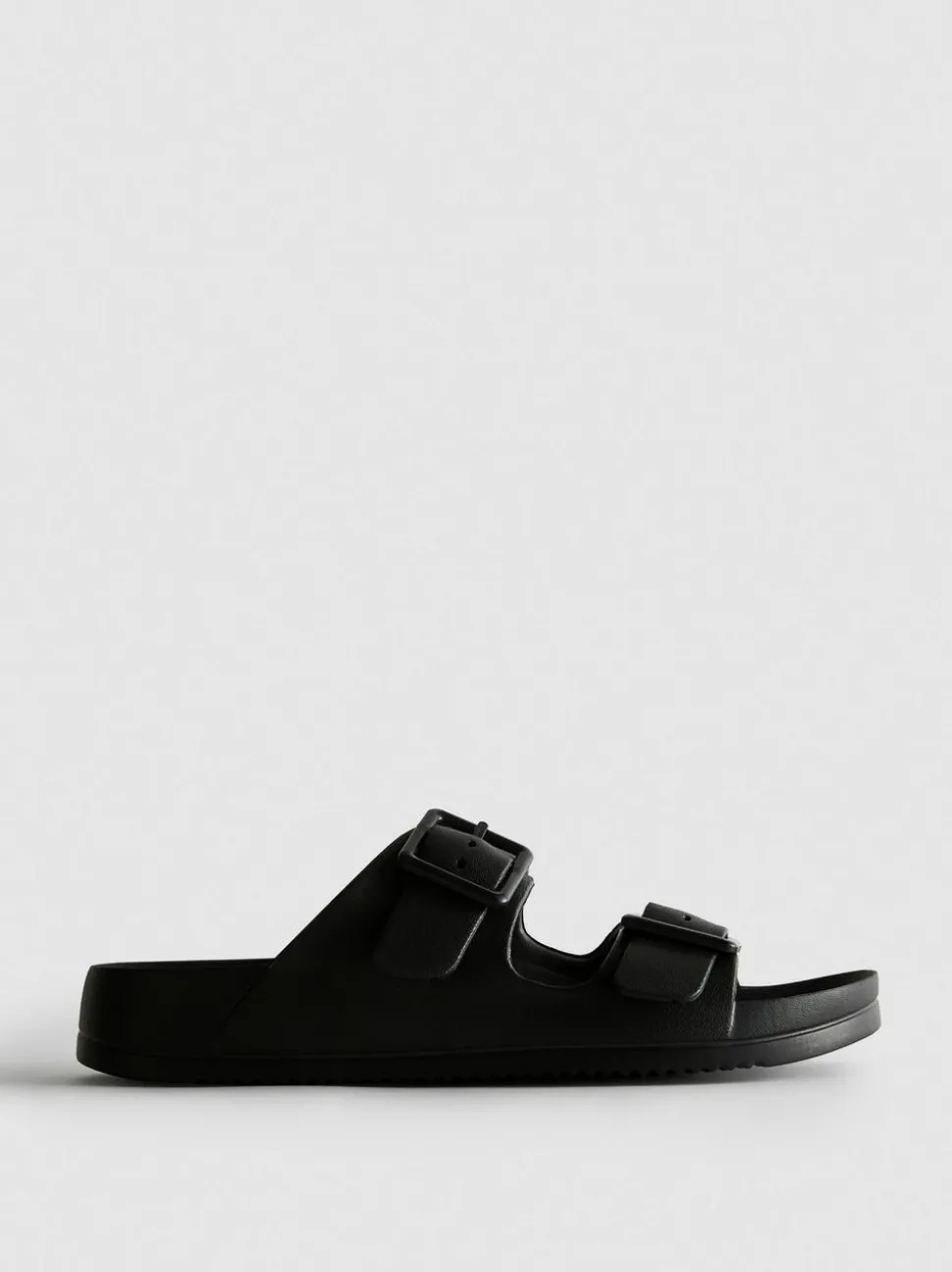 Sandalen mit Schnallenriemen und dicker Sohle