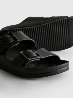 Sandalen mit Schnallenriemen und dicker Sohle