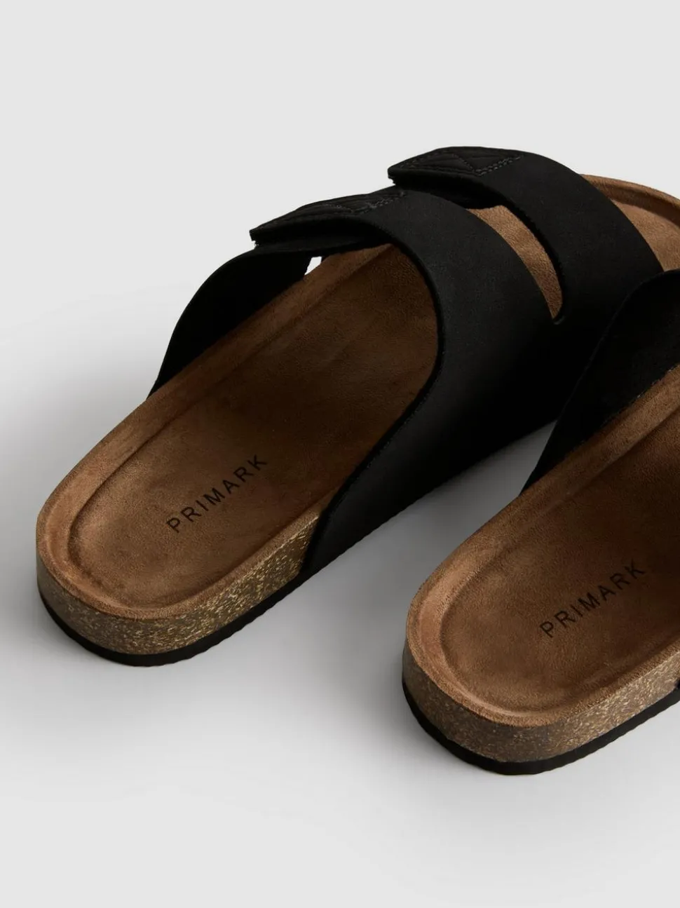 Sandalen mit zwei Riemen