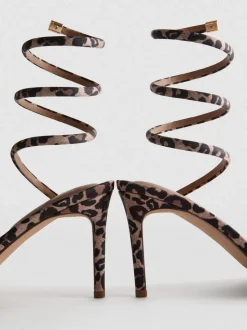 Sandaletten mit Spiralriemchen und Leopardenmuster