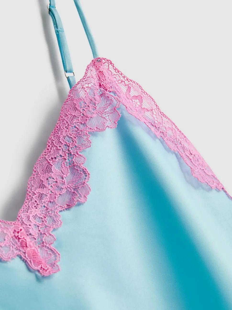 Satin-Schlafanzugträgertop mit Spitzenbesatz